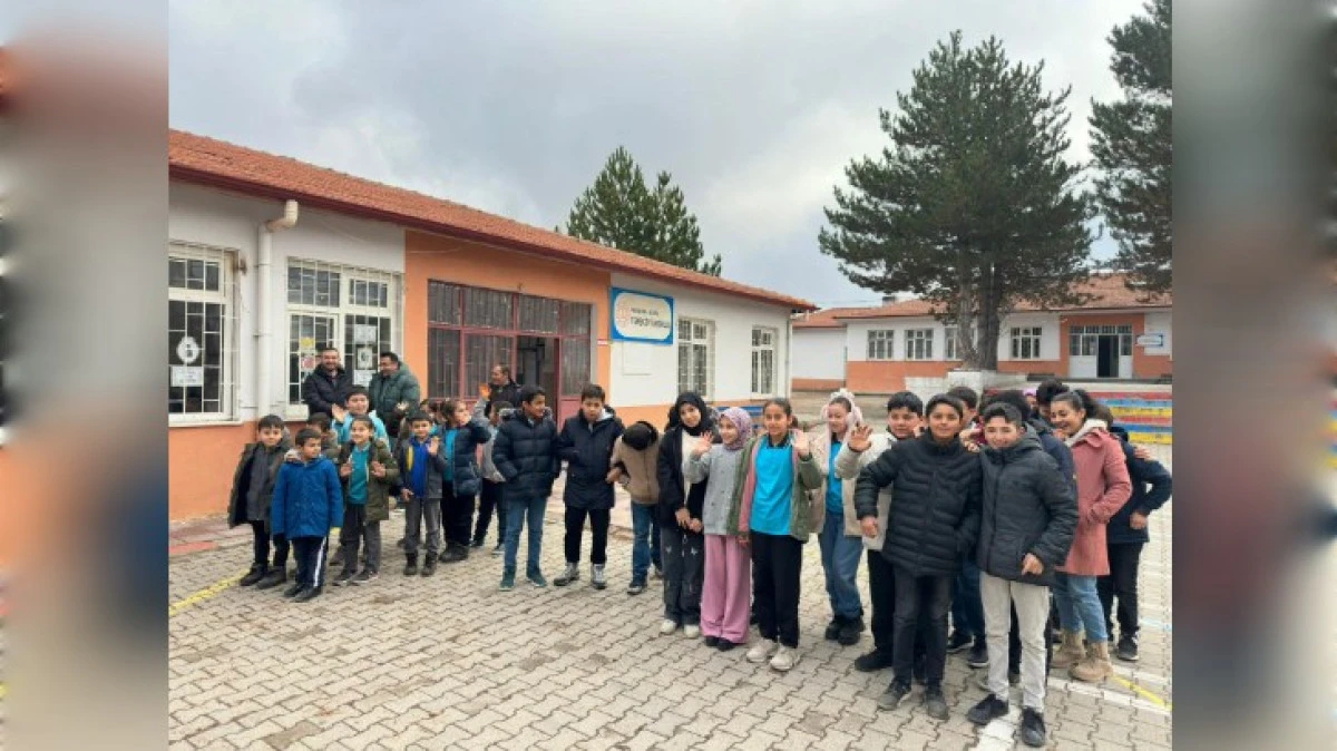 KÖY OKULU ÖĞRENCİLERİNE BÜYÜK SÜRPRİZ 