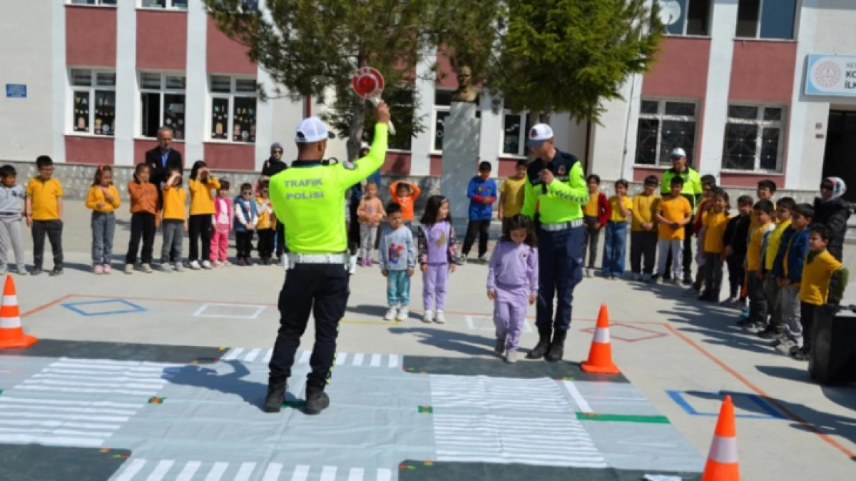 KOZAKLI'DA &Ouml;ĞRENCİLERE TRAFİK EĞİTİMİ 