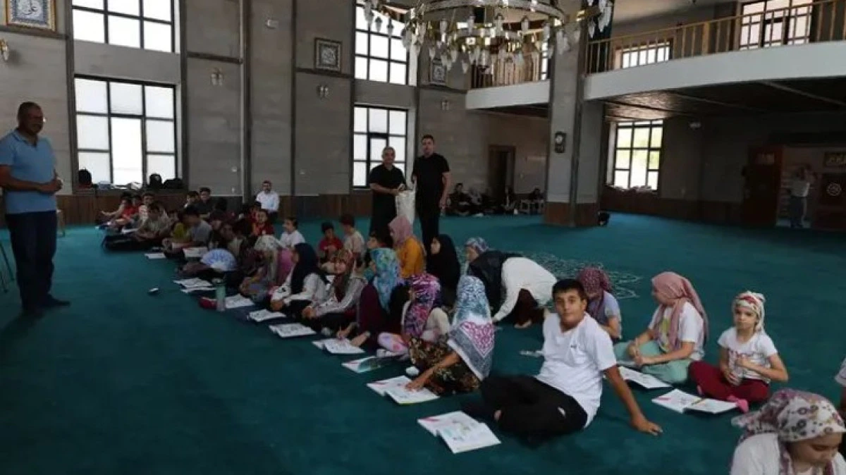 KUR'AN KURSU &Ouml;ĞRENCİLERİNE S&Uuml;RPRİZ HEDİYE 