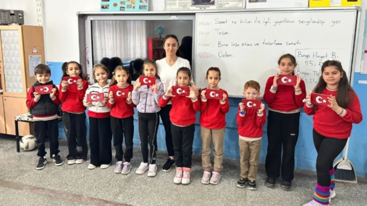 MAARİFİN KALBİNDE &Ccedil;OCUK ETKİNLİKLERİ S&Uuml;R&Uuml;YOR 