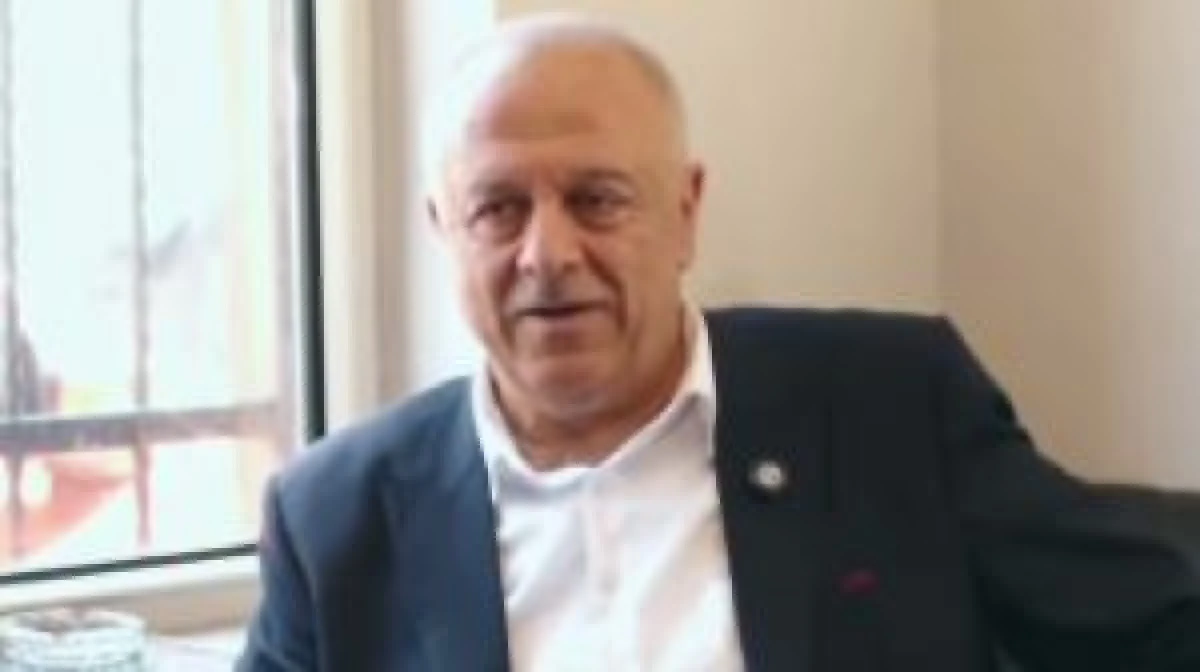 MEHMET ALİ &Ouml;BEKLİ GİTTİĞİ HER YERDE G&Ouml;N&Uuml;L K&Ouml;PR&Uuml;LERİ KURUYOR