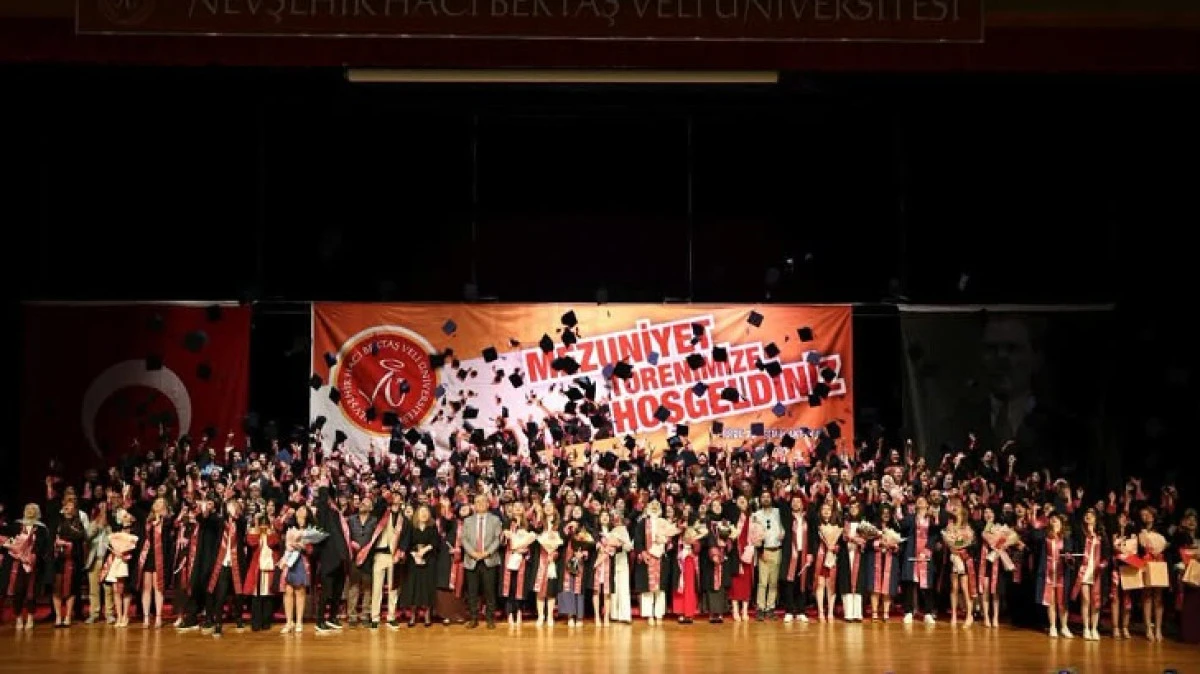 MEZUNİYET COŞKUSUNU YAŞADILAR 