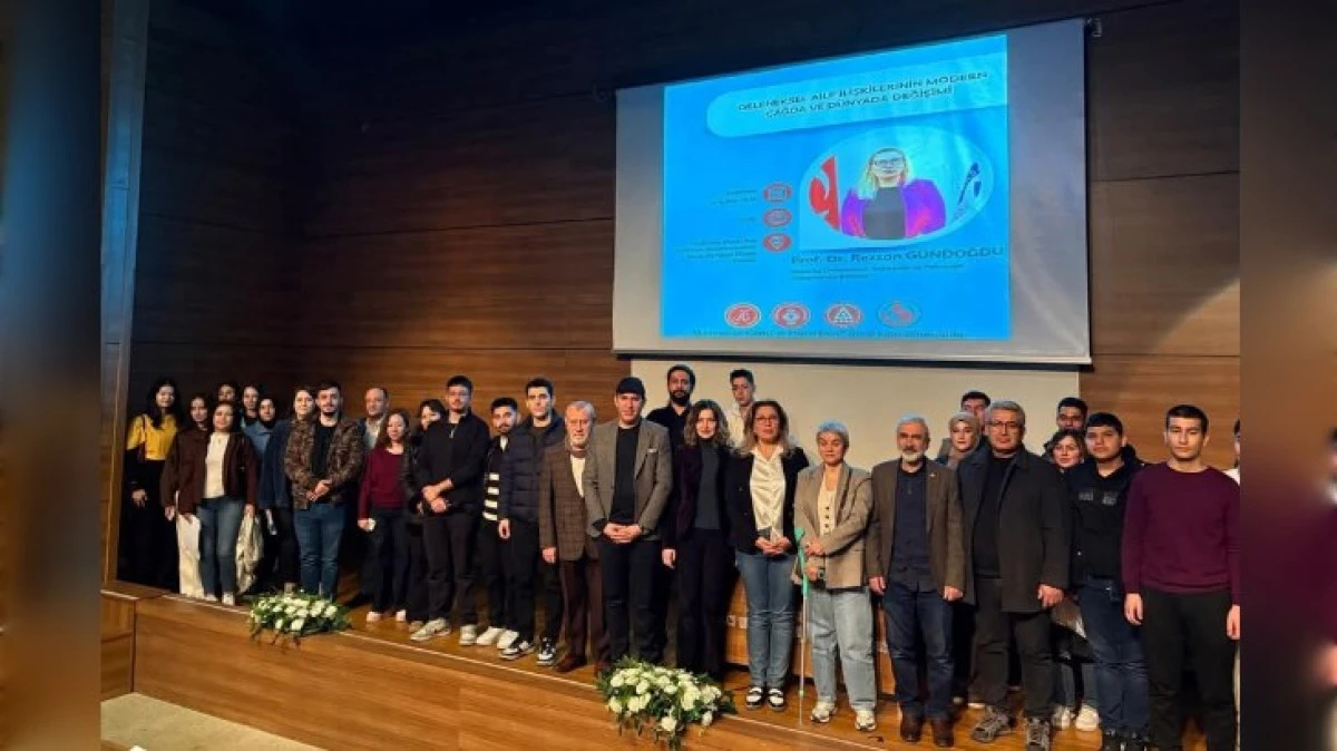 MODERNLEŞMENİN AİLE &Uuml;ZERİNDEKİ ETKİSİ KONUŞULDU 