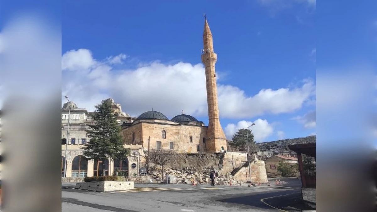 NAR CAMİİ KEBİR'İN İSTİNAT DUVARI &Ccedil;&Ouml;KT&Uuml; 