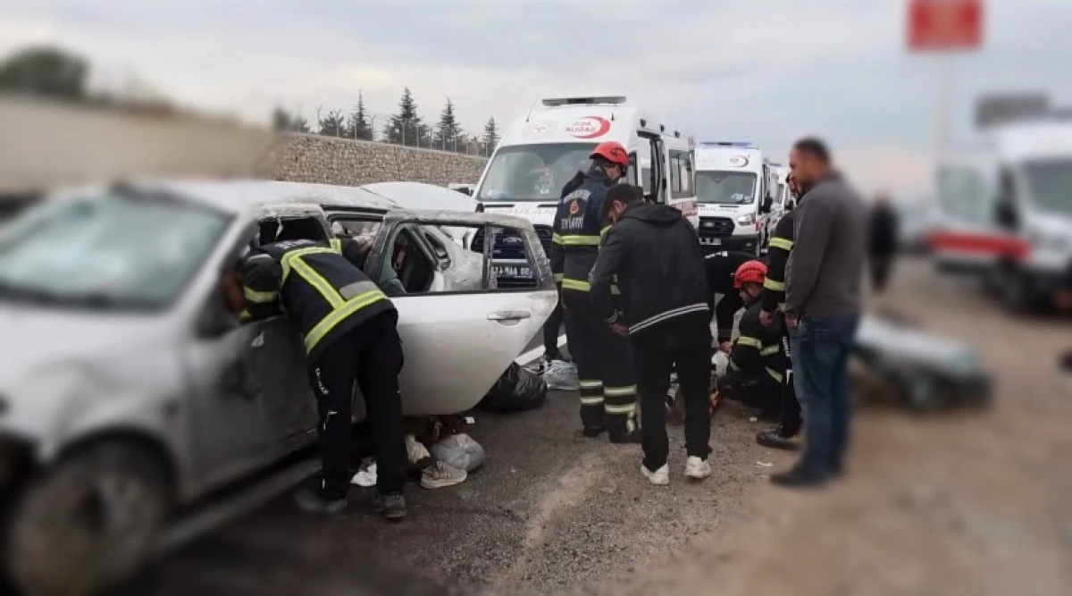 NEVŞEHİR-ACIG&Ouml;L YOLUNDA KAZA: 7 KİŞİ YARALANDI