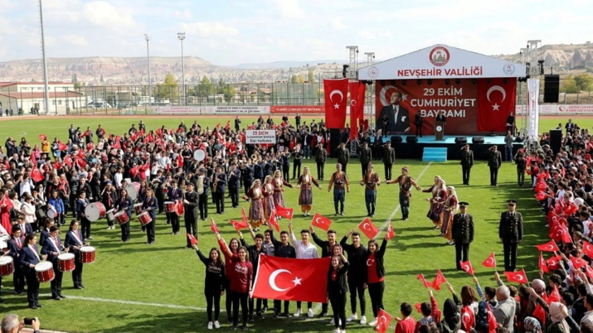 NEVŞEHİR VALİLİĞİ 29 EKİM CUMHURİYET BAYRAMI KUTLAMA PROGRAMINI A&Ccedil;IKLADI