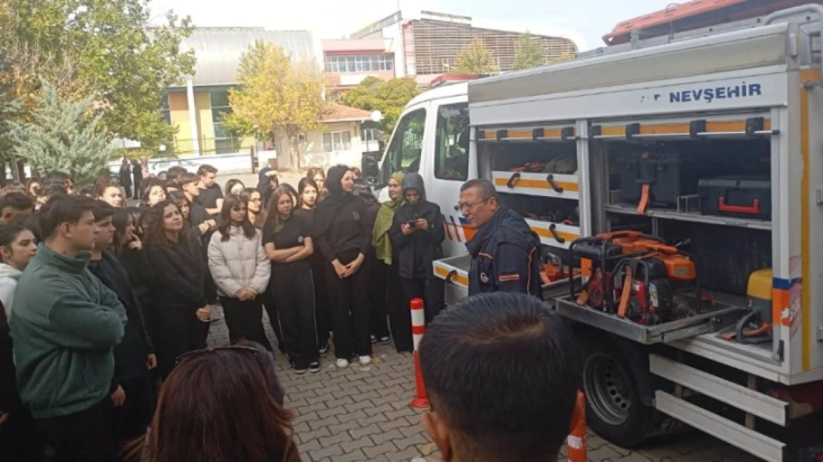 NEVŞEHİR&rsquo;DE 13 EKİM D&Uuml;NYA AFET RİSKLERİNİ AZALTMA G&Uuml;N&Uuml; KAPSAMINDA EĞİTİM VE TATBİKATLAR YAPILDI