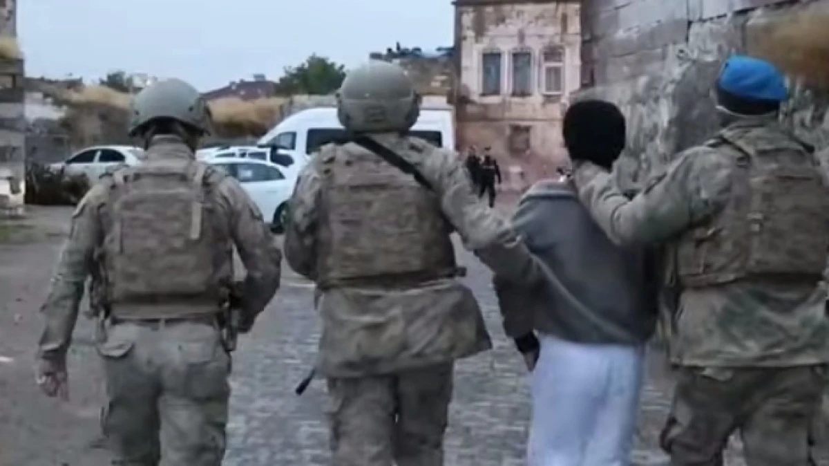 NEVŞEHİR&rsquo;DE DEAŞ OPERASYONU: SOSYAL MEDYA PAYLAŞIMLARI YAPAN Ş&Uuml;PHELİ YAKALANDI