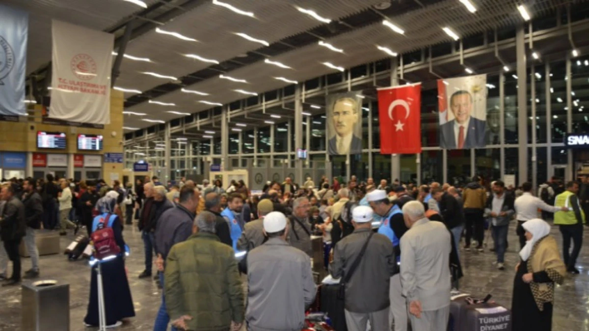 NEVŞEHİR'Lİ HACI ADAYLARI KUTSAL TOPRAKLARA GİTTİ 