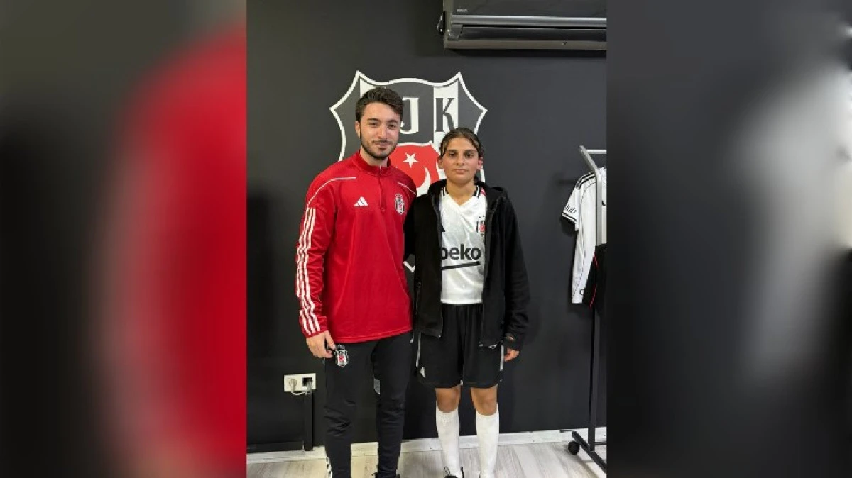 NEVŞEHİR'Lİ KADIN FUTBOLCU BEŞİKTAŞ İLE ANTREMANA ÇIKTI 