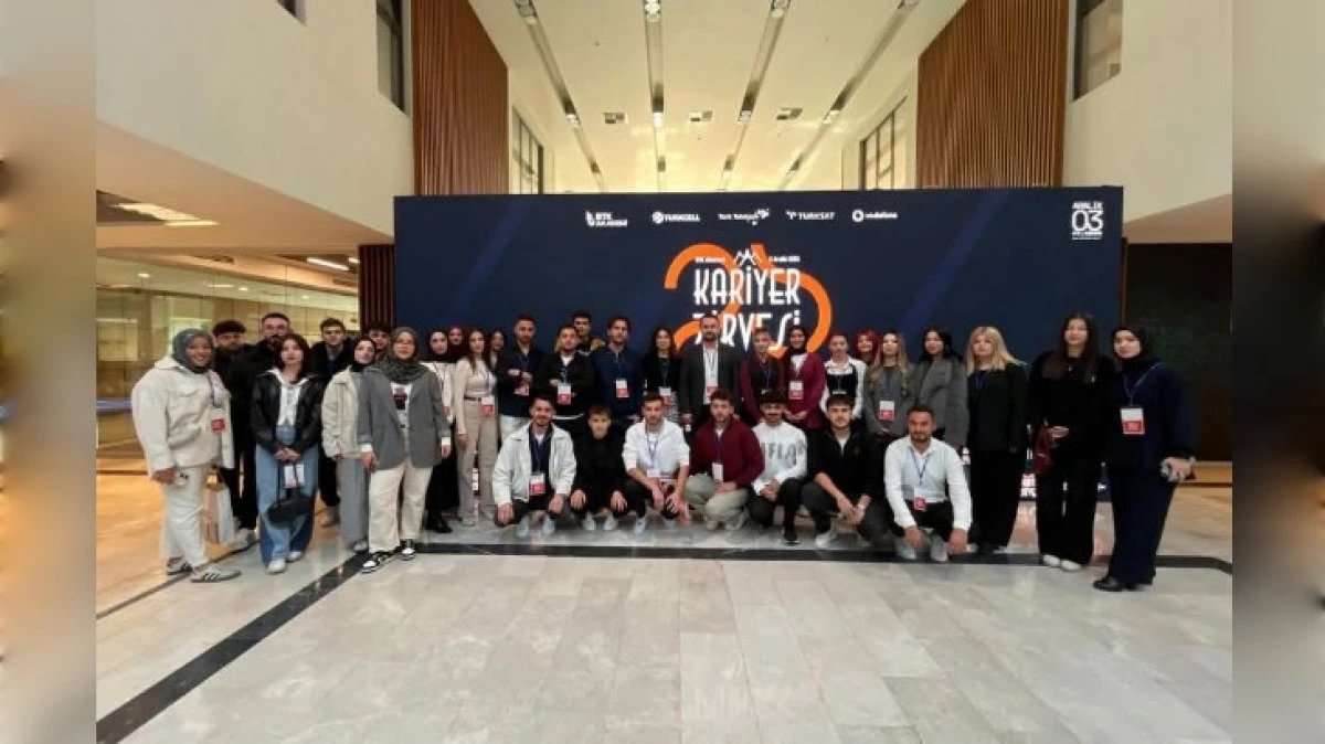 NEVÜ ÖĞRENCİLERİ KARİYER GÜNLERİNE KATILDI 