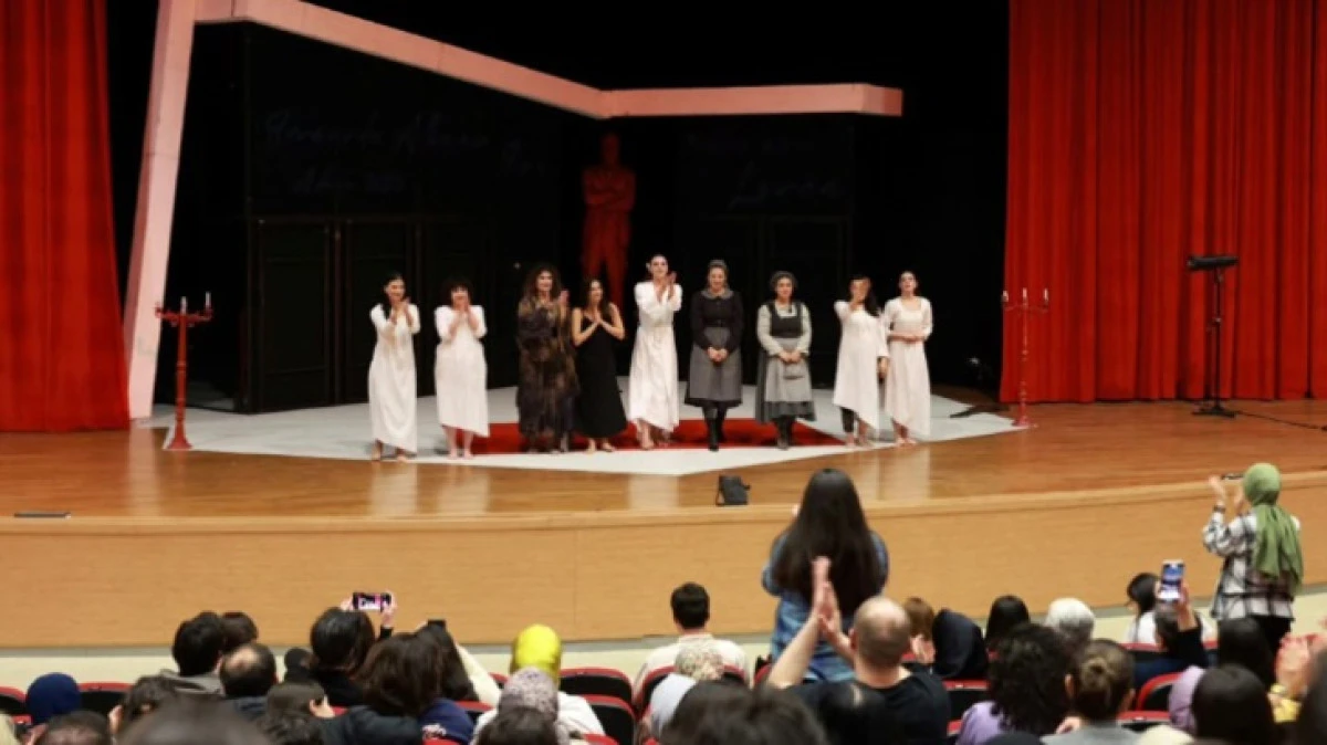 NEV&Uuml;'DE TİYATRO Ş&Ouml;LENİ DEVAM EDİYOR 