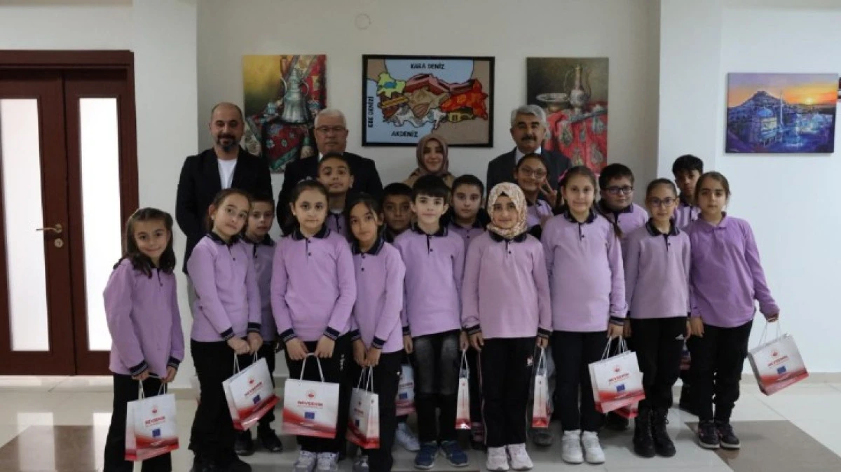 &Ouml;ĞRENCİLER HİKAYE KİTABI YAZDI 