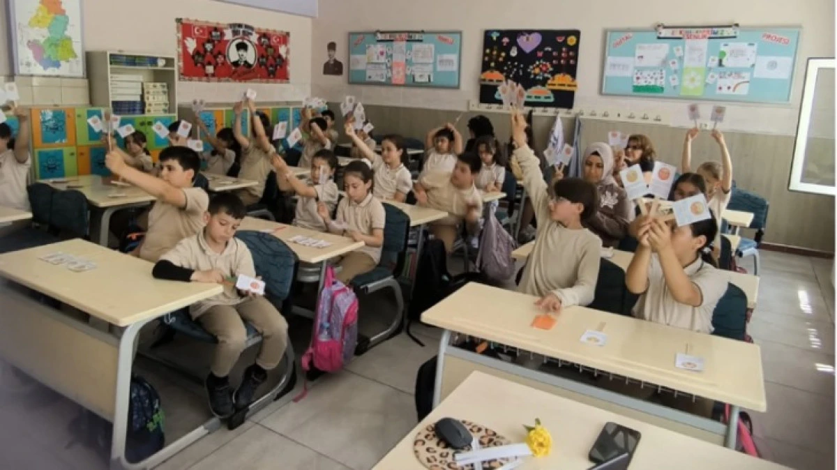 &Ouml;ĞRENCİLER İ&Ccedil;İN KARNE ZAMANI 