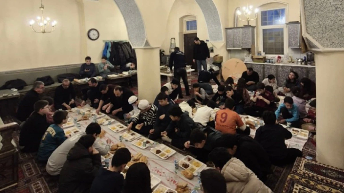 &Ouml;ĞRENCİLER İFTAR SOFRALARINDA BULUŞUYOR 