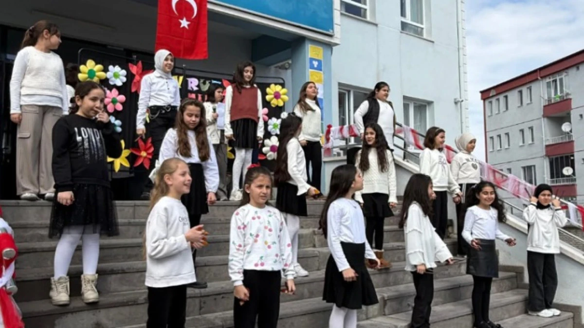 &Ouml;ĞRENCİLER NEVRUZ'U KUTLADI 