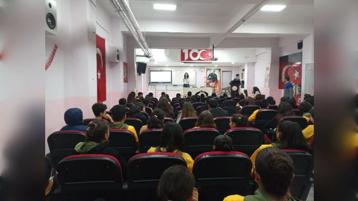 ÖĞRENCİLERE DİYBET VE AKILLI İLAÇ KULLANIMI ANLATILDI 