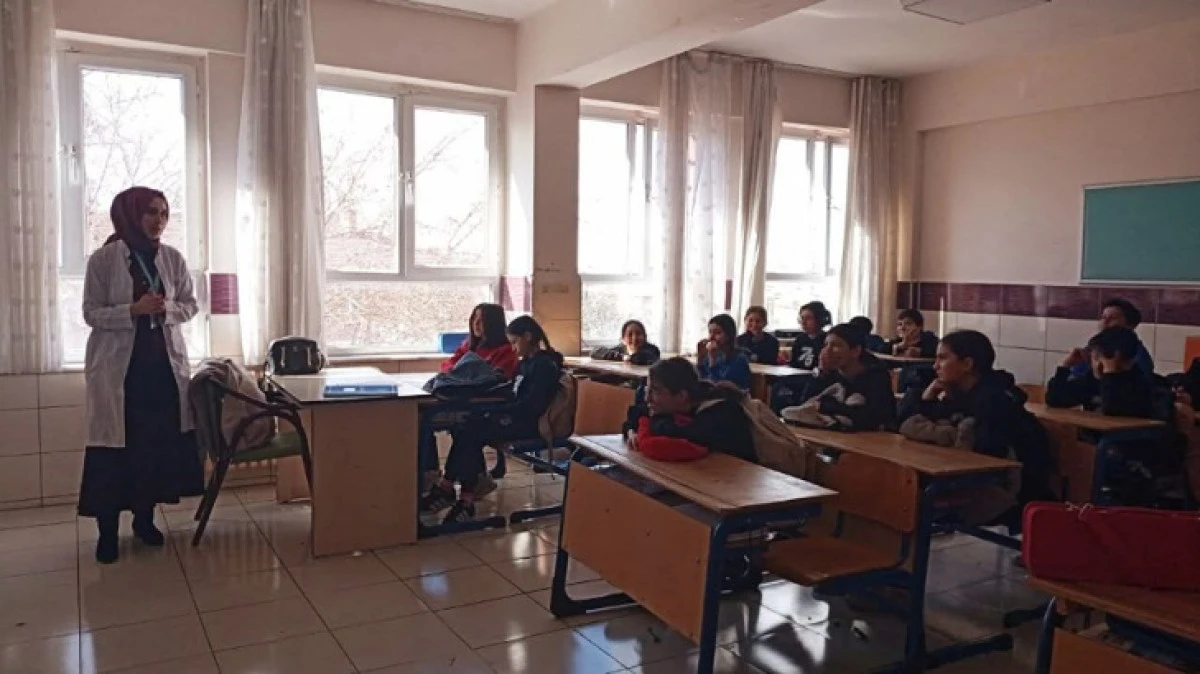 &Ouml;ĞRENCİLERE OBEZİTE ANLATILDI 