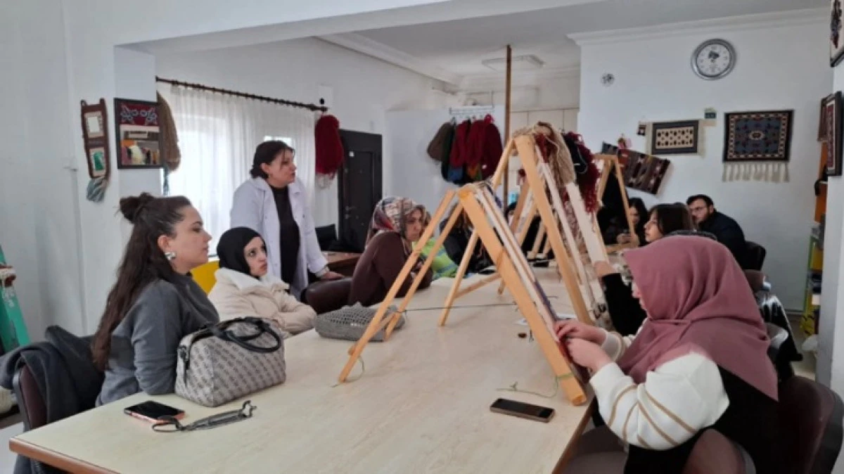 &Ouml;ĞRENCİLERE T&Uuml;RK D&Uuml;Ğ&Uuml;M&Uuml; ANLATILDI 