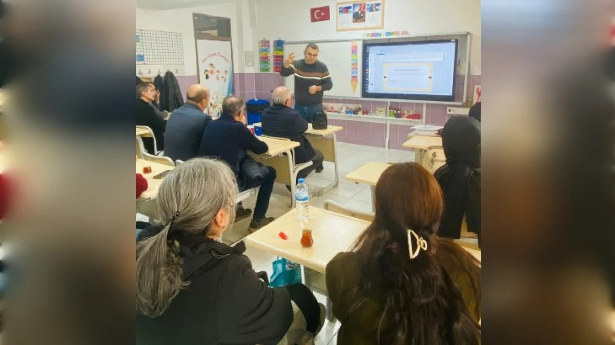 &Ouml;ĞRETMENLER, &Ouml;ĞRETMENLERE SEMİNER VERDİ
