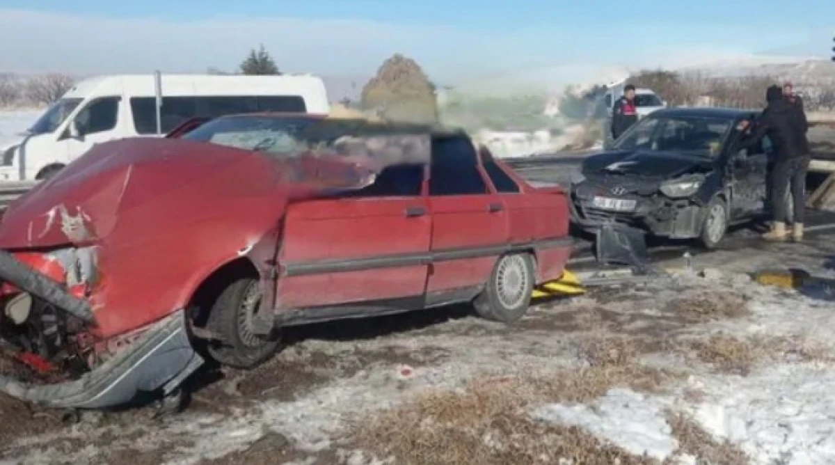 ORTAHİSAR KAVŞAĞINDA FECİ KAZA 