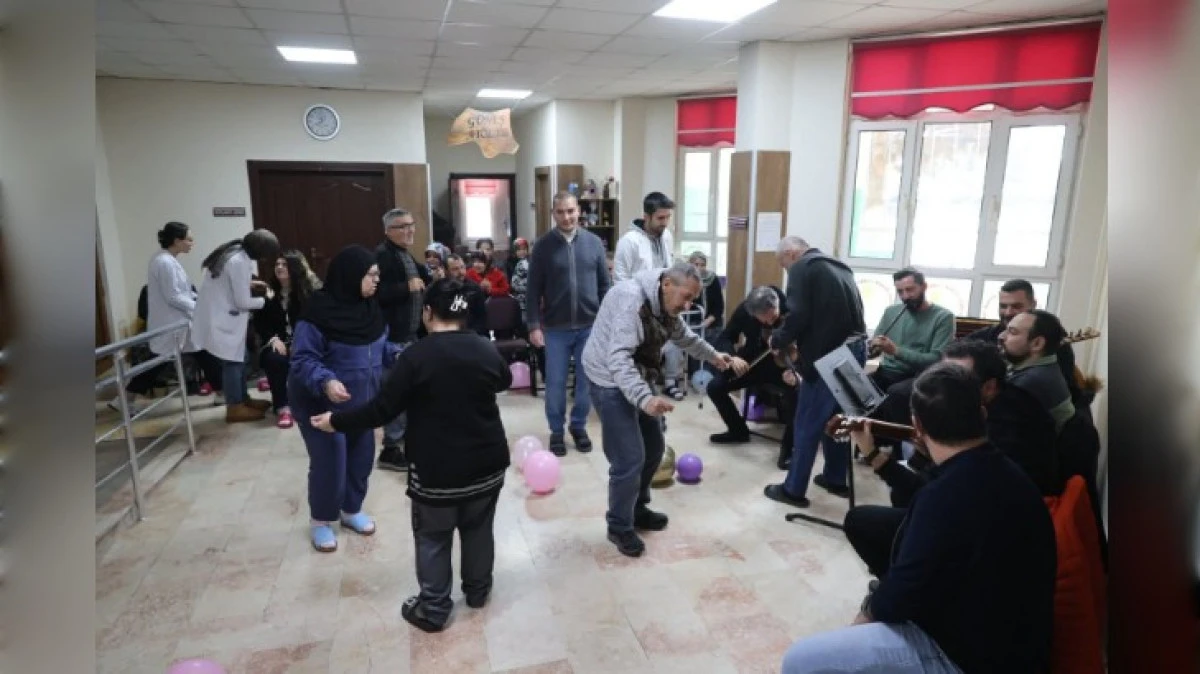 &Ouml;ZEL İNSANLAR G&Ouml;N&Uuml;LLERİNCE EĞLENDİ 