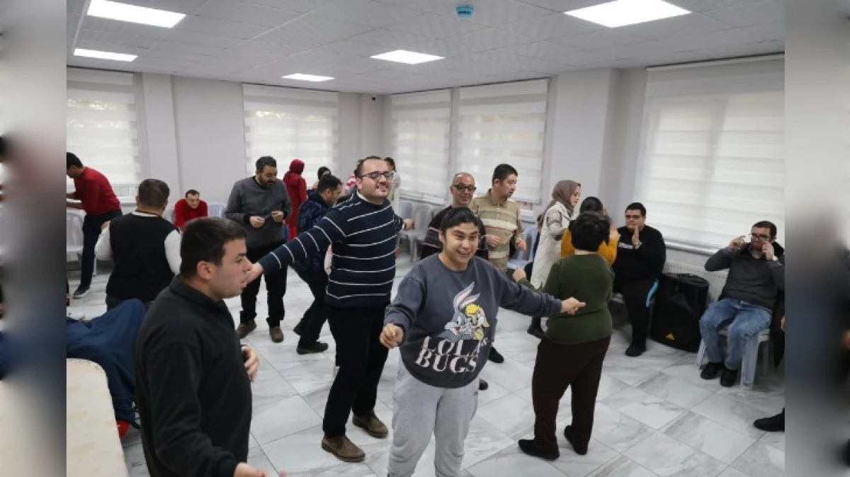 &Ouml;ZEL İNSANLAR G&Ouml;N&Uuml;LLERİNCE EĞLENDİ 