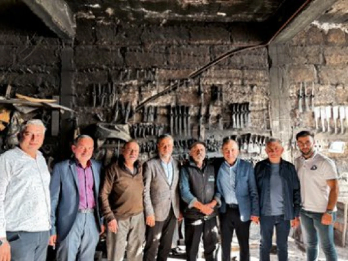 ÖZGÜN 30 YILLIK ESNAFLARA HEDİYE TAKDİM ETTİ 