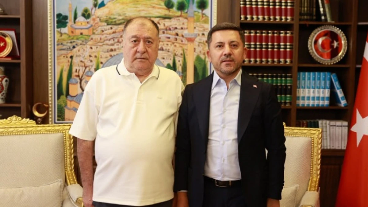 PARMAKSIZ ARI'YI ZİYARET ETTİ 