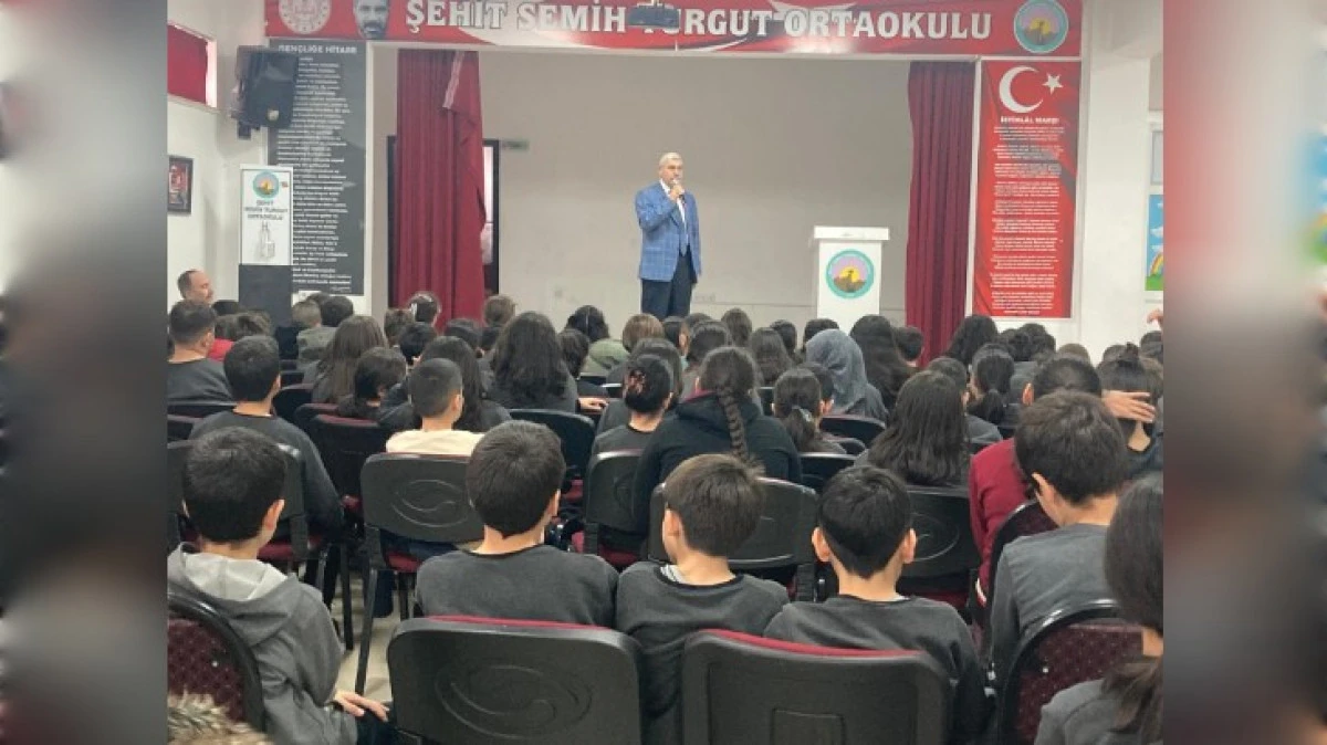 PROF.DR.MEHMET SOYSALDI KONFERANSTA &Ouml;ĞRENCİLERLE BULUŞTU 