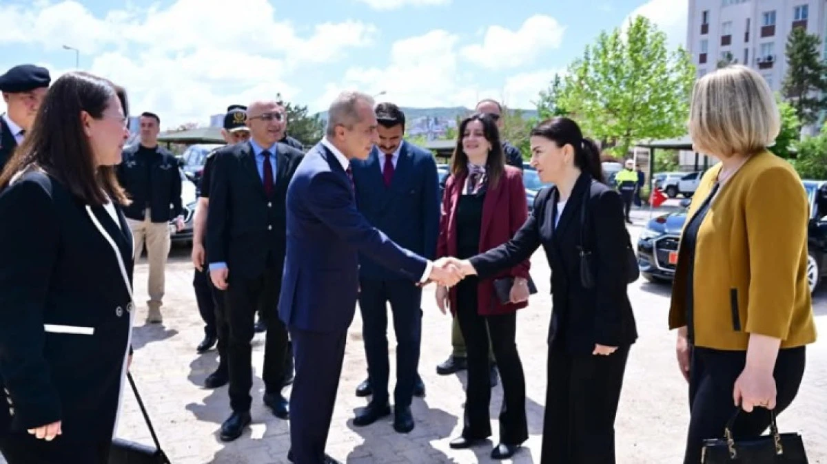 RESMİ BAYRAMLAŞMA PROGRAMI D&Uuml;ZENLENDİ 