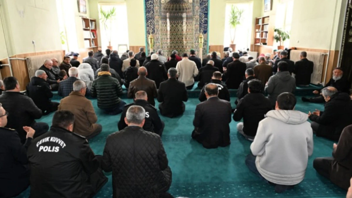 ŞEHİT POLİSLER İ&Ccedil;İN MEVL&Uuml;T OKUTULDU 