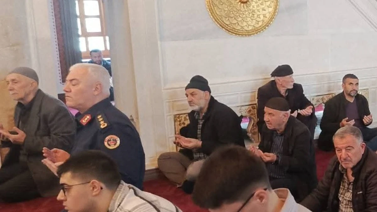 ŞEHİTLER İ&Ccedil;İN KURŞUNLU CAMİ'İNDE MEVLİD OKUTULDU 