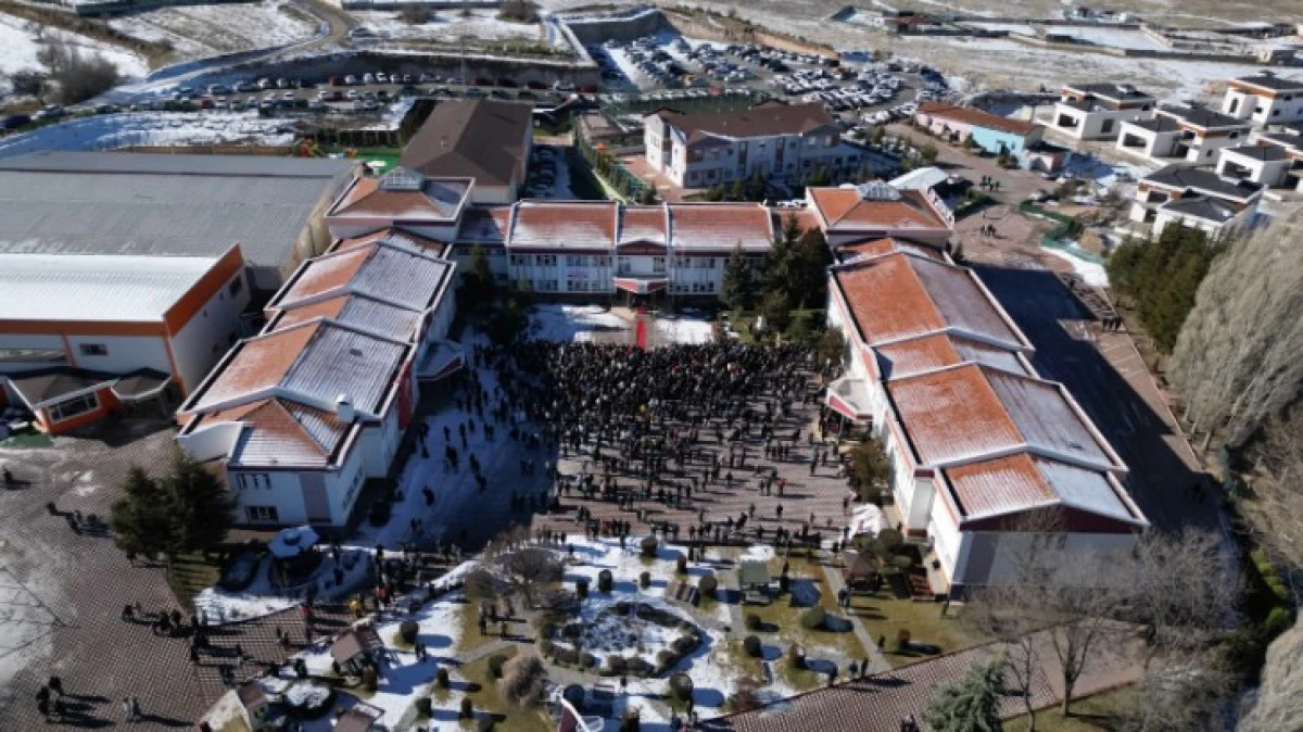 TARİHİN EN KALABALIK SINAVI KARDELEN KOLEJİNDE YAPILDI 