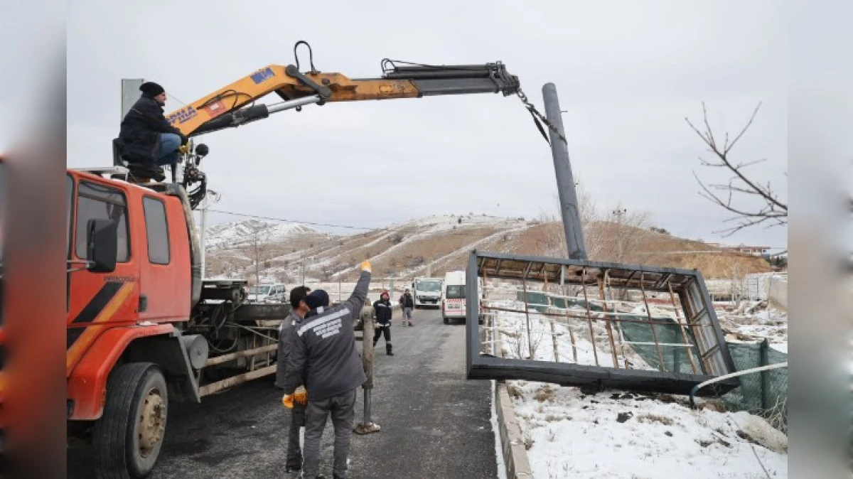 TOTEM VE LEVHALAR KALDIRILIYOR-