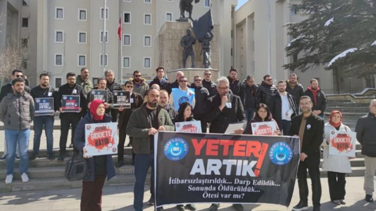 T&Uuml;RK EĞİTİM SEN &Ouml;ĞRETMENİN VAHŞİCE KATLEDİLMESİNİ PROTESTO ETTİ.