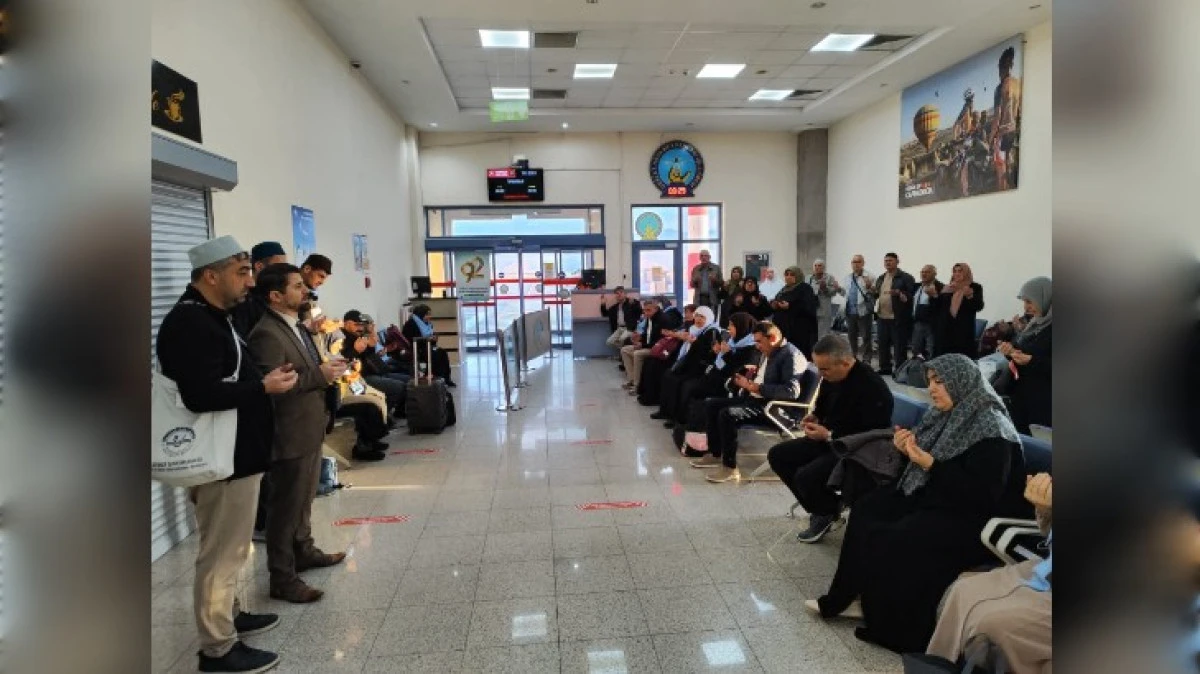 UMRE KAFİLESİ KUTSAL TOPRAKLARA GİTTİ 