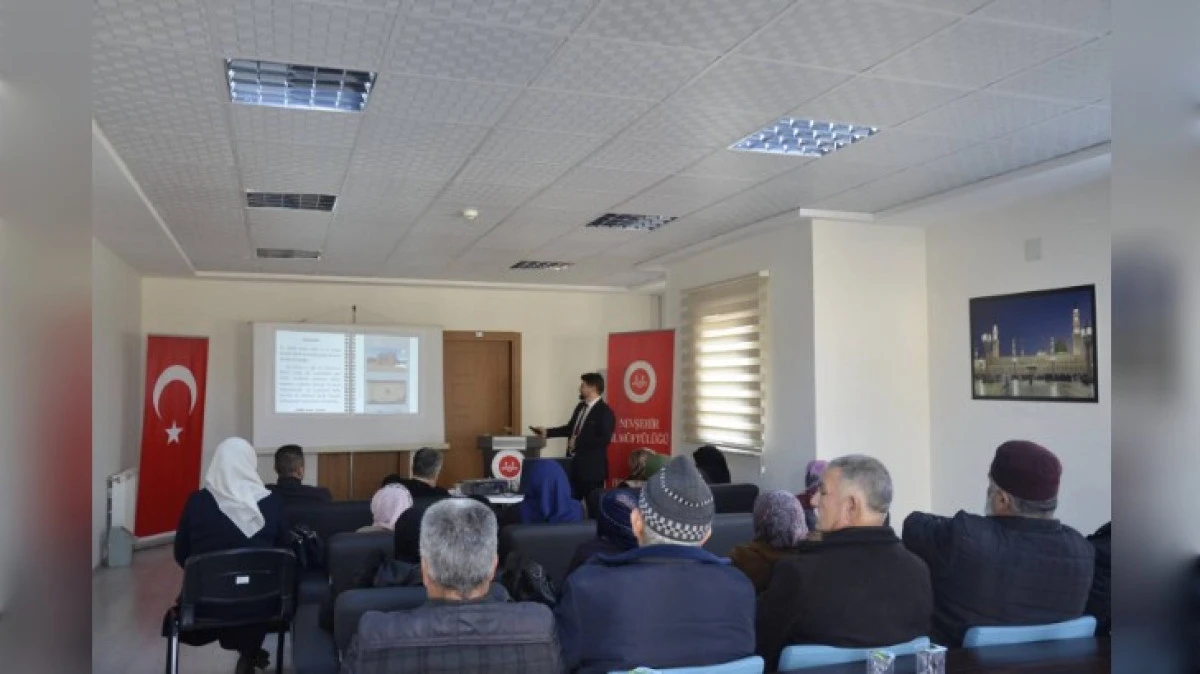 UMRE SEMİNERİ D&Uuml;ZENLENDİ 