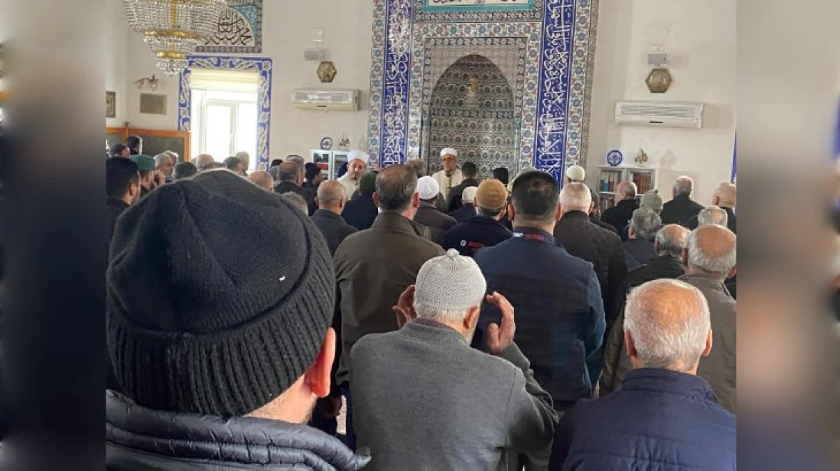 UMRE'DE VEFAT EDEN DERVİŞ KAÇMAZ İCİN GIYABİ CENAZE NAMAZI KILINDI 