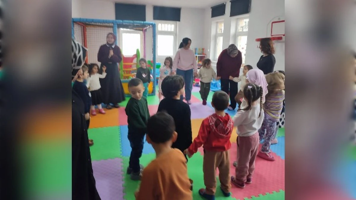 &Uuml;NİVERSİTE &Ouml;ĞRENCİLERİNDEN KUR'AN KURSUNA ZİYARET 