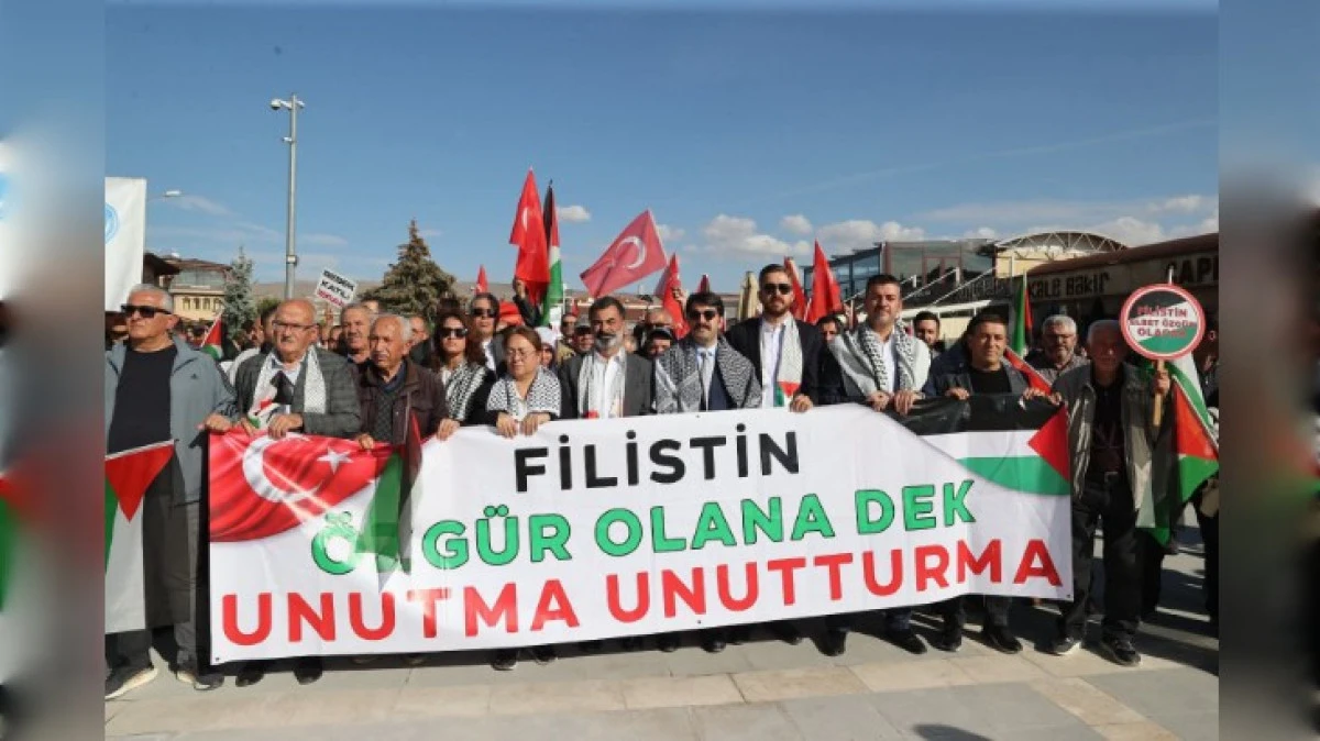 ÜRGÜP'TE GAZZE İÇİN YÜRÜYÜŞ YAPILDI 