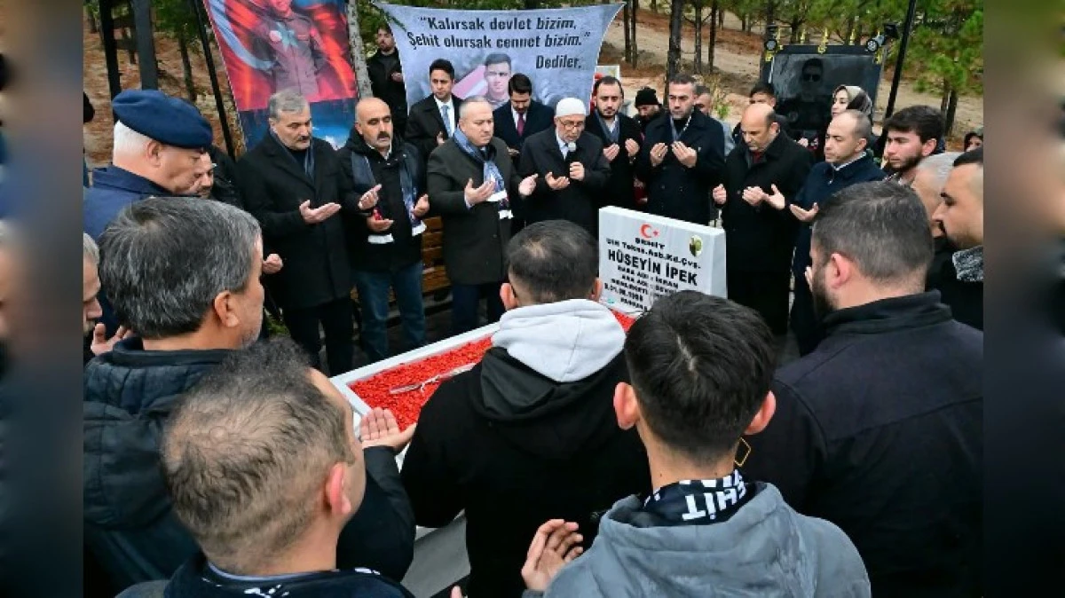 VALİ FİDAN ANMA TÖRENİNE KATILDI 