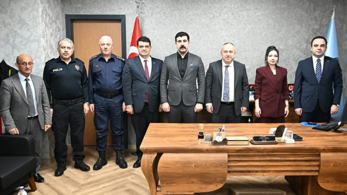 VALİ FİDAN İFTARINI HAVALİMANINDA YAPTI 