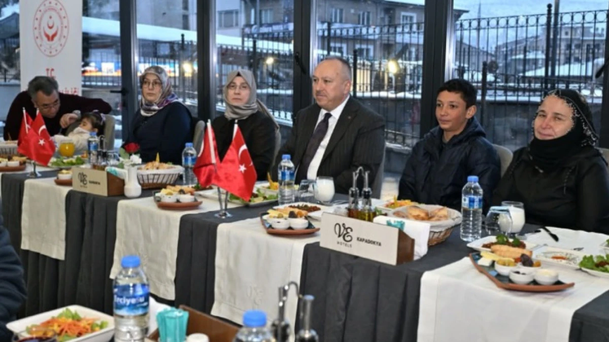 VALİ FİDAN İFTARINI KORUYUCU AİLELER İLE YAPTI 