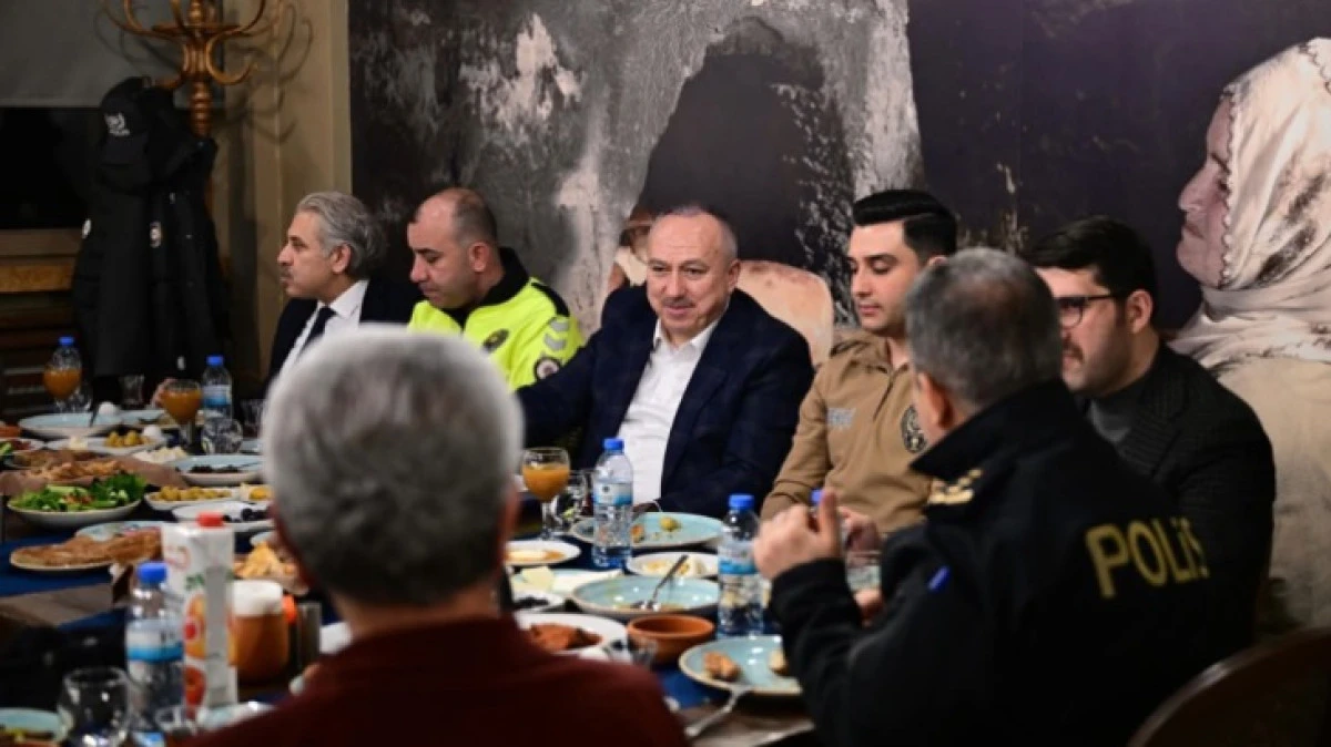 VALİ FİDAN SİNN SAHURU EMNİYET MENSUPLARI İLE YAPTI 