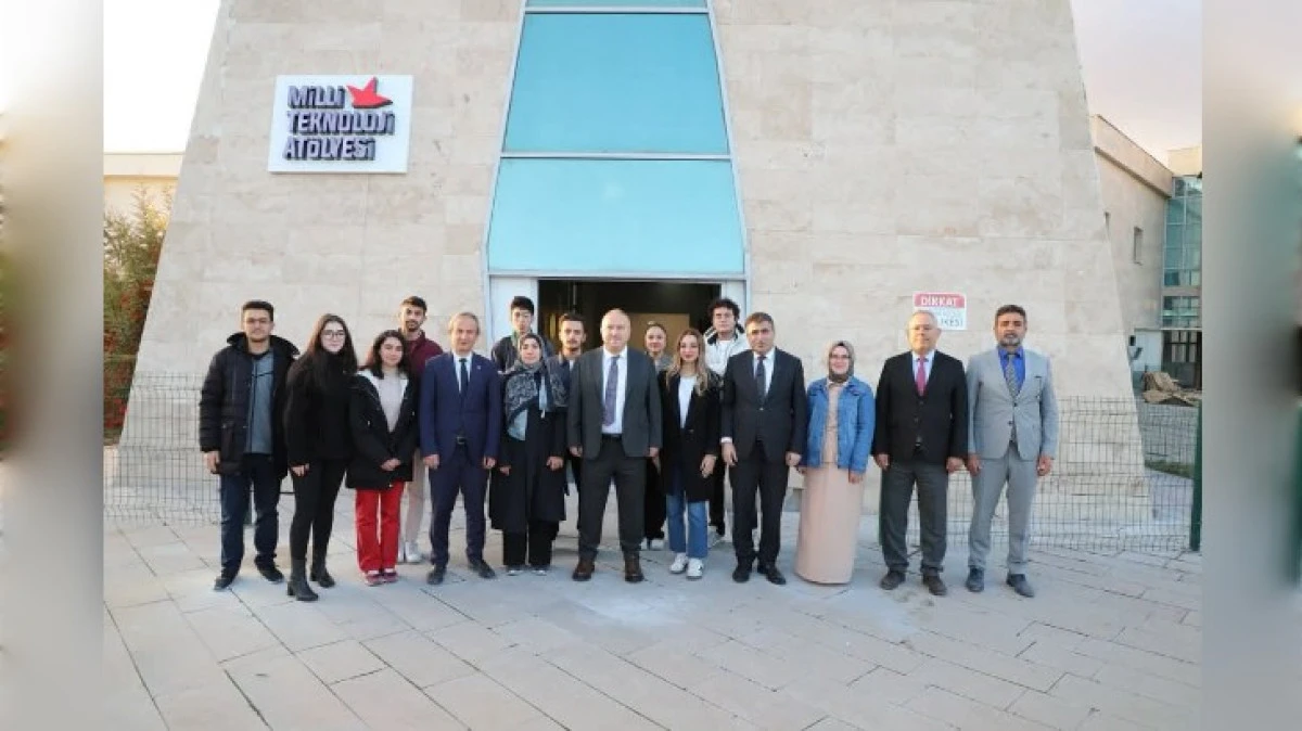 VALİ FİDAN TEKNOLOJİ ATÖLYESİNİ GEZDİ 