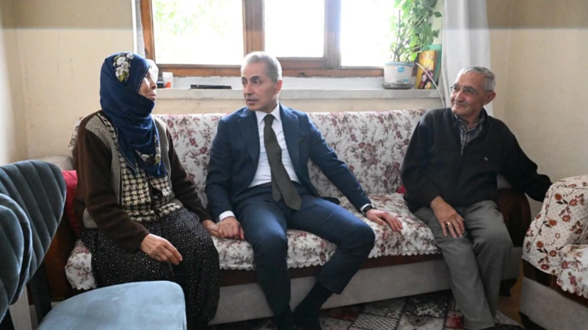 VALİ K&Ouml;K D&Uuml;NYA YAŞLILAR G&Uuml;N&Uuml;NDE ZİYARET YAPTI 