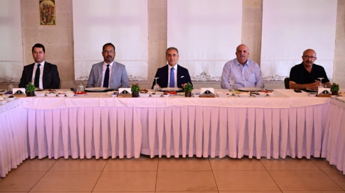 VALİ K&Ouml;K GAZETECİLERLE KAHVALTIDA BULUŞTU 