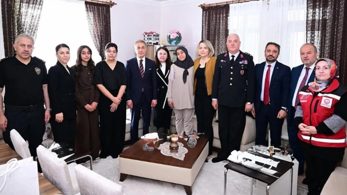 VALİ K&Ouml;K, ŞEHİT AİLESİNE BAYRAM ZİYARETİ YAPTI 