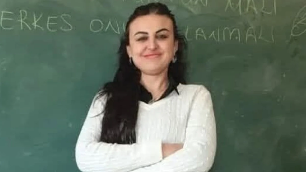 VEFAT EDEN &Ouml;ĞRETMEN DEFNEDİLDİ 